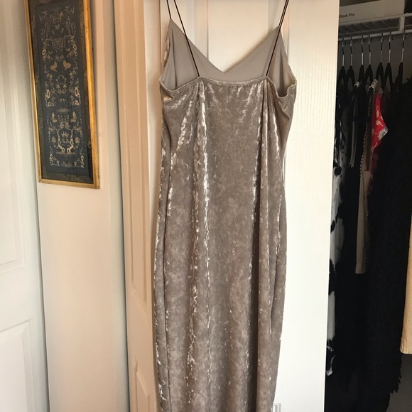 AKIRA crushed velvet bodycon midi dress - Picture 2 of 6